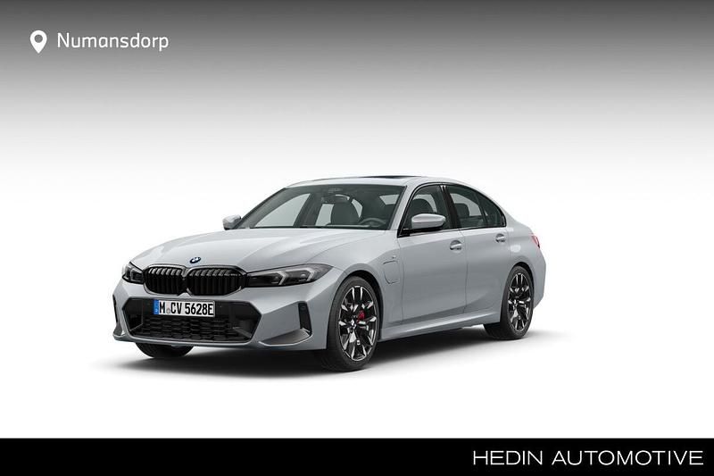 Grijs Nieuw 2025 BMW 330e M Sport Sedan | € 69.932 (Goede deal) - Afbeelding 1/4