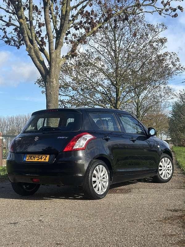 Zwart Gebruikt 2011 Suzuki Swift Hatchback | € 8.250 (Eerlijke prijs) - Afbeelding 1/4