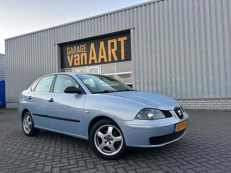 Blauw Gebruikt 2005 Seat Cordoba Stella Sedan | € 950 (Eerlijke prijs) - Afbeelding 1/4