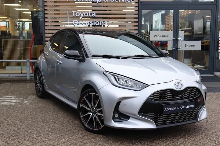 Occasion Toyota Yaris Hybrid Sport 131 PK (96 kW) 2024 Grijs Hatchback