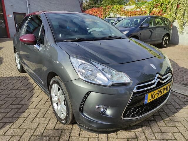 Grijs Gebruikt 2012 Citroën DS3 So Chic Hatchback | € 7.499 (Eerlijke prijs) - Afbeelding 1/4