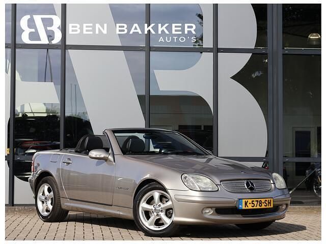 Grijs, metallic lak Gebruikt 2003 Mercedes SLK200 Edition Cabriolet | € 3.950 (Super prijs) - Afbeelding 1/4