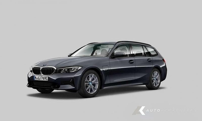 Grijs Gebruikt 2022 BMW 330e Sport Line Stationwagen | € 34.900 (Goede deal) - Afbeelding 1/4