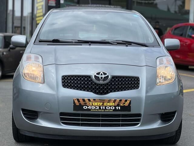 Grijs Gebruikt 2007 Toyota Yaris Luna Sedan | € 6.499 (Eerlijke prijs) - Afbeelding 1/4