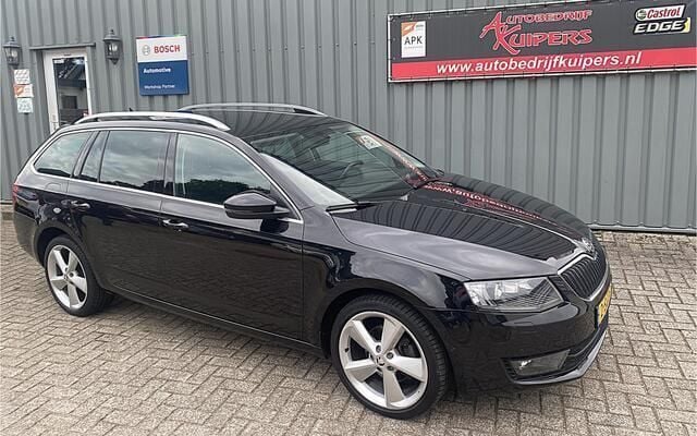 Zwart Gebruikt 2013 Skoda Octavia Business Line Stationwagen | € 8.750 (Eerlijke prijs) - Afbeelding 1/4