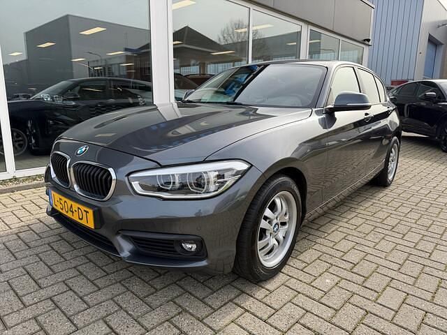 Occasion BMW 118 Executive 136 PK (100 kW) 2018 Grijs (metallic) Hatchback