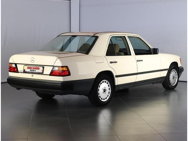 Occasion Mercedes E230 136 PK (100 kW) 1986 Geel Sedan