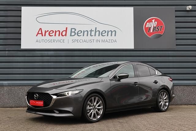 Grijs Gebruikt 2021 Mazda 3 Luxury Sedan | € 17.995 (Eerlijke prijs) - Afbeelding 1/4