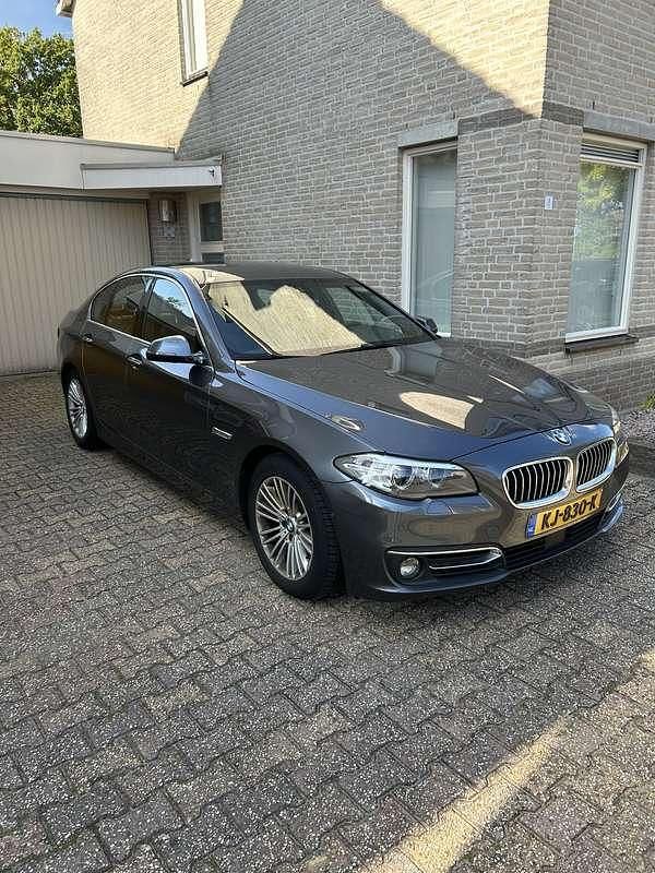 Grijs Occasion 2016 BMW 520 Luxury Line Sedan | € 12.000 - Afbeelding 1/4