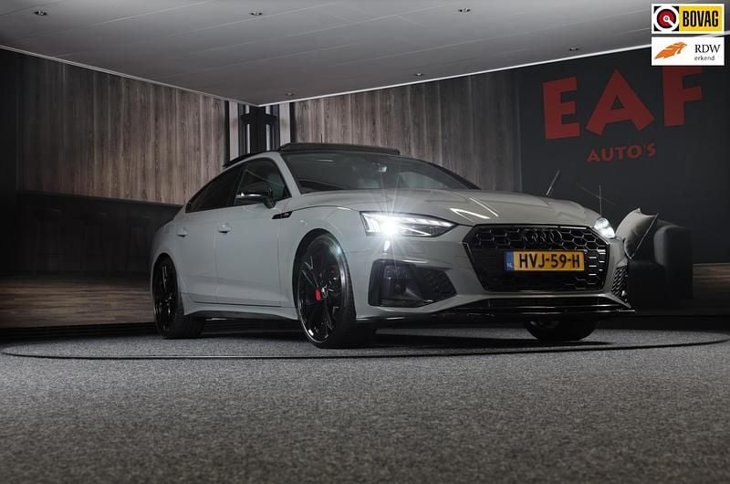 Grijs Gebruikt 2022 Audi A5 Sportback Design Hatchback | € 49.950 - Afbeelding 1/3