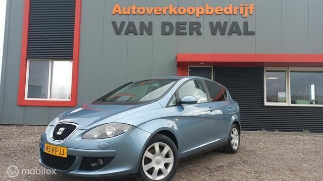 Blauw, metallic lak Gebruikt 2005 Seat Toledo Reference Sedan | € 999 - Afbeelding 1/4