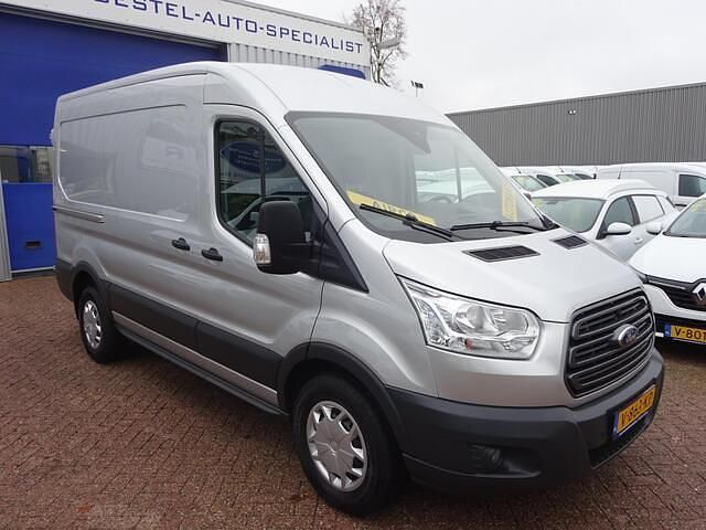 Zilver (metallic) Gebruikt 2018 Ford Transit Trend Van | € 18.800 (Eerlijke prijs) - Afbeelding 1/4
