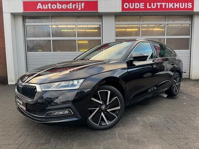 Zwart Occasion 2020 Skoda Octavia First Edition Stationwagen | € 21.945 (Eerlijke prijs) - Afbeelding 1/4