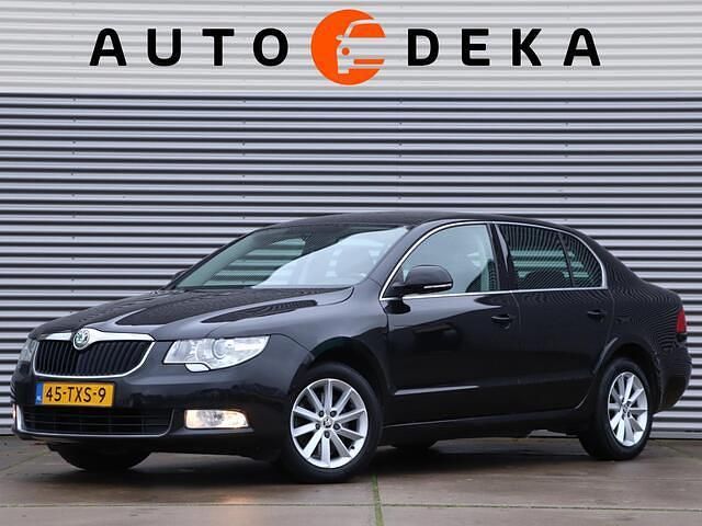 Zwart (metallic) Gebruikt 2012 Skoda Superb Business Line Hatchback | € 6.950 (Eerlijke prijs) - Afbeelding 1/4