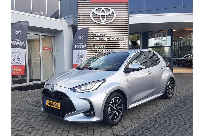 Grijs Occasion 2023 Toyota Yaris Hybrid Business Edition Hatchback | € 20.999 (Goede deal) - Afbeelding 1/1