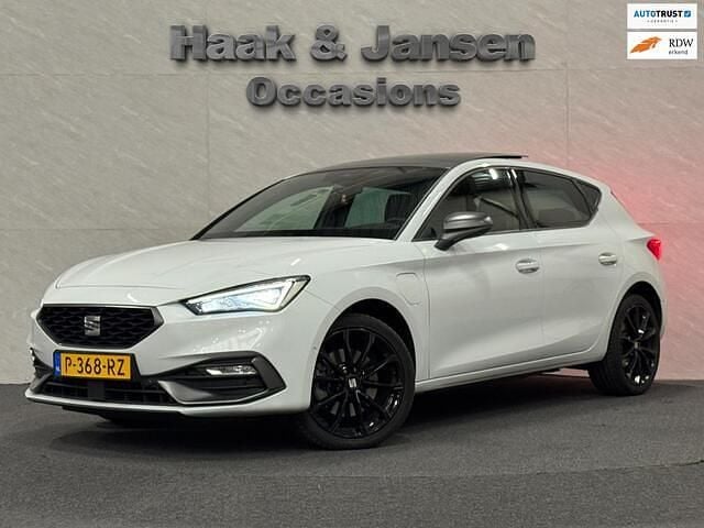 Wit Gebruikt 2021 Seat Leon FR Hatchback | € 22.995 (Eerlijke prijs) - Afbeelding 1/4