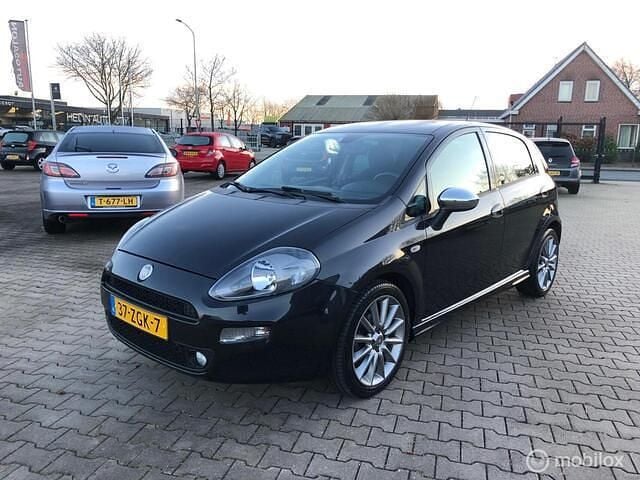 Zwart (metallic) Gebruikt 2012 Fiat Punto Evo Sport Hatchback | € 4.989 (Eerlijke prijs) - Afbeelding 1/4
