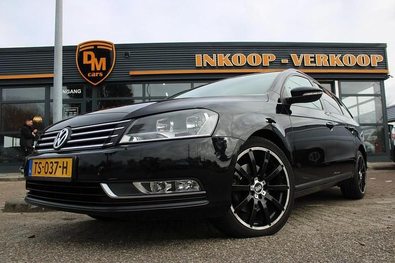 Zwart Gebruikt 2011 VW Passat Highline Stationwagen | € 5.950 (Eerlijke prijs) - Afbeelding 1/4