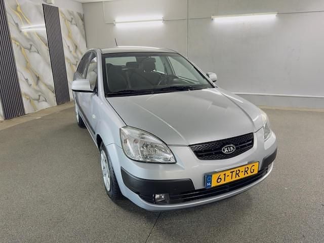 Occasion Kia Rio 97 PK (71 kW) 2007 Grijs (metallic) Hatchback