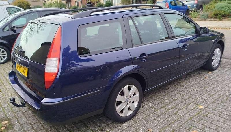 Blauw Gebruikt 2004 Ford Mondeo Futura Stationwagen | € 1.695 (Eerlijke prijs) - Afbeelding 1/4