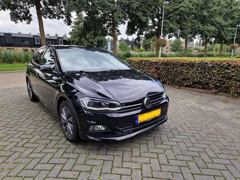 Zwart Occasion 2020 VW Polo Highline Hatchback | € 15.995 (Goede deal) - Afbeelding 1/4