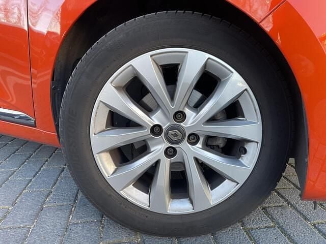 Occasion Renault Clio V Intens 101 PK (74 kW) 2020 Oranje Hatchback