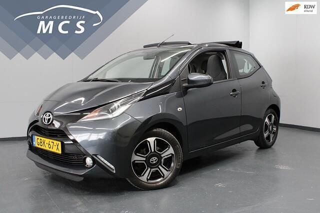 Grijs Gebruikt 2017 Toyota Aygo Hatchback | € 8.950 (Eerlijke prijs) - Afbeelding 1/4