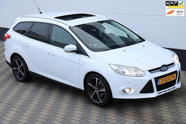 Wit Occasion 2013 Ford Focus Titanium Stationwagen | € 3.945 (Goede deal) - Afbeelding 1/4