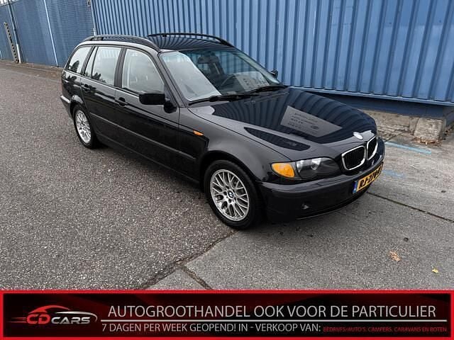 Zwart Gebruikt 2002 BMW 318 Stationwagen | € 1.950 (Goede deal) - Afbeelding 1/4