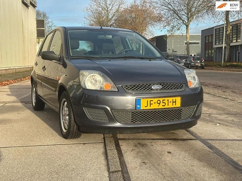 Grijs Gebruikt 2007 Ford Fiesta Ambiente Hatchback | € 1.450 (Goede deal) - Afbeelding 1/4