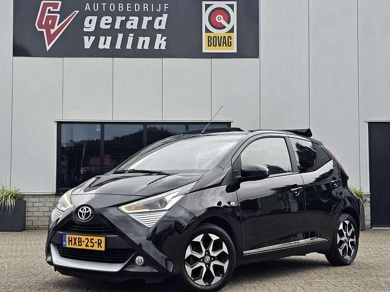 Zwart Gebruikt 2019 Toyota Aygo X-clusiv Hatchback | € 13.940 (Eerlijke prijs) - Afbeelding 1/4