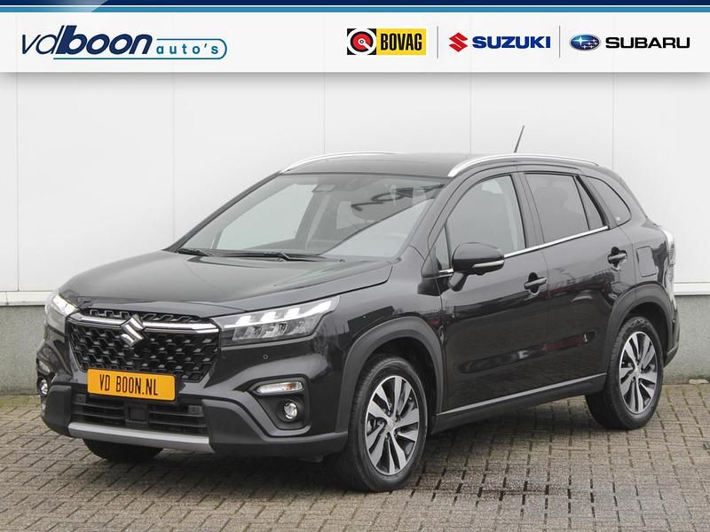 Wit Gebruikt 2022 Suzuki SX4 S-Cross Style SUV | € 27.195 (Iets duurder) - Afbeelding 1/4