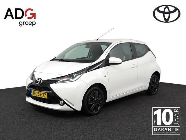 Wit Occasion 2018 Toyota Aygo X-play Hatchback | € 13.650 (Eerlijke prijs) - Afbeelding 1/4