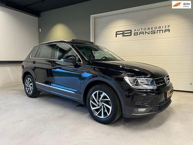 Zwart Occasion 2018 VW Tiguan Trendline SUV | € 20.750 (Super prijs) - Afbeelding 1/4