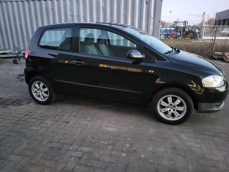 Zwart Gebruikt 2007 VW Fox Trendline Hatchback | € 2.100 (Iets duurder) - Afbeelding 1/4
