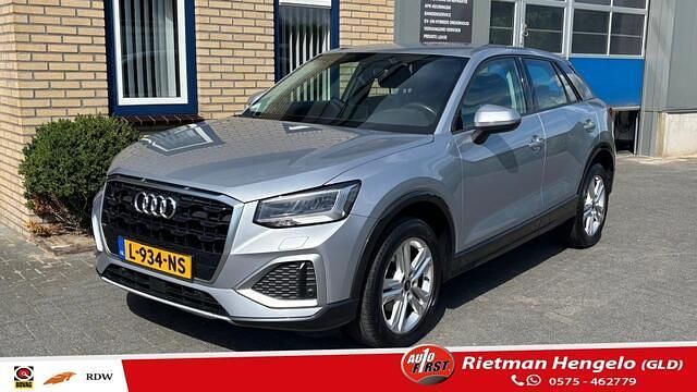 Grijs Gebruikt 2021 Audi Q2 Comfort SUV | € 21.650 (Eerlijke prijs) - Afbeelding 1/4