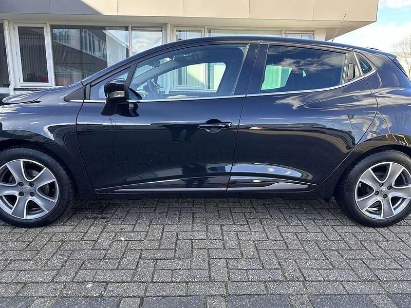 Zwart Gebruikt 2014 Renault Clio IV Hatchback | € 6.800 (Eerlijke prijs) - Afbeelding 1/4