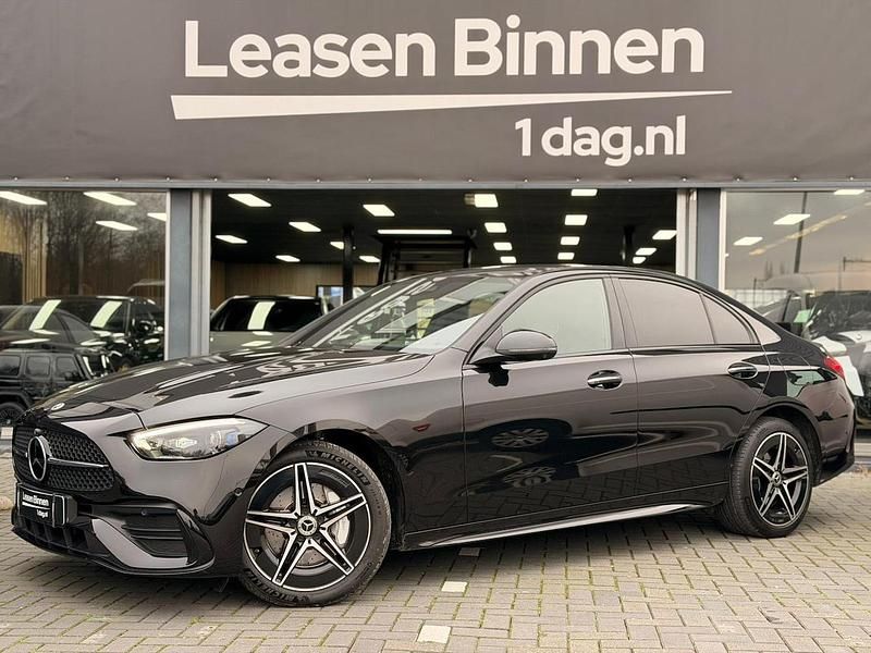 Zwart (metallic) Occasion 2022 Mercedes C300e AMG Sedan | € 44.950 (Duur) - Afbeelding 1/4