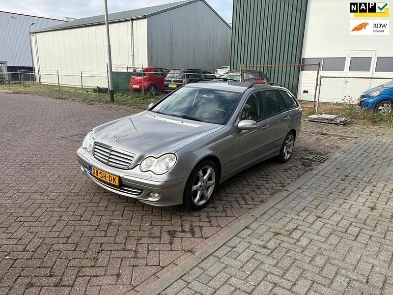 Grijs Gebruikt 2006 Mercedes C220 Classic Stationwagen | € 3.750 (Iets duurder) - Afbeelding 1/4
