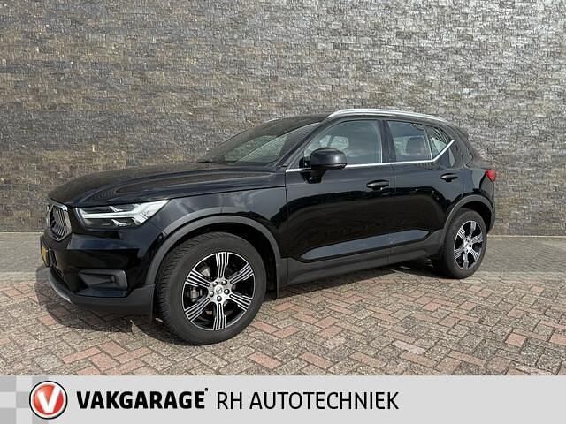 Zwart Gebruikt 2020 Volvo XC40 Inscription SUV | € 30.999 (Goede deal) - Afbeelding 1/4