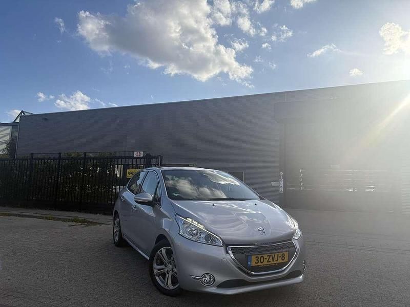 Grijs Gebruikt 2013 Peugeot 208 Hatchback | € 5.299 (Iets duurder) - Afbeelding 1/4
