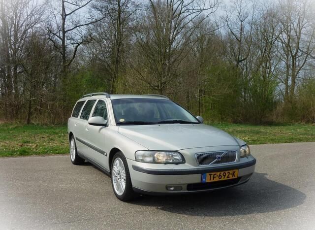 Grijs Gebruikt 2001 Volvo V70 Stationwagen | € 4.500 (Eerlijke prijs) - Afbeelding 1/4