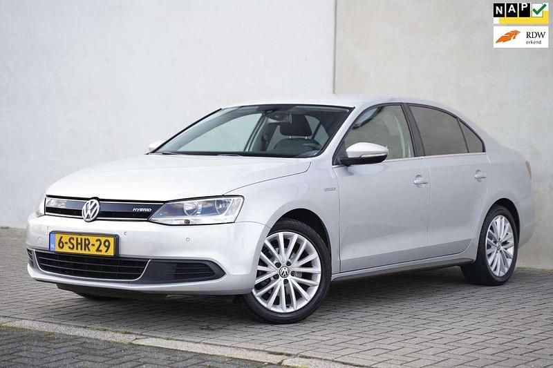 Grijs, metallic lak Gebruikt 2013 VW Jetta Hybrid Sedan | € 6.999 (Goede deal) - Afbeelding 1/4