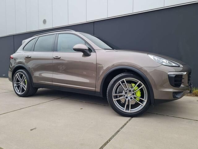 Grijs Gebruikt 2015 Porsche Cayenne SUV | € 38.940 (Super prijs) - Afbeelding 1/4