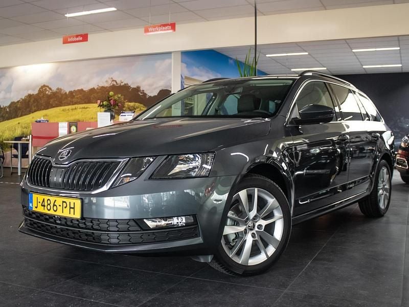 Grijs Occasion 2020 Skoda Octavia Business Line Stationwagen | € 16.285 (Eerlijke prijs) - Afbeelding 1/4