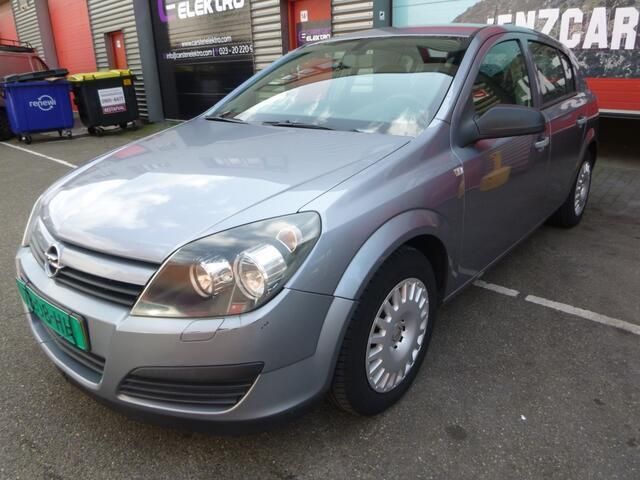 Grijs Gebruikt 2004 Opel Astra Essentia Hatchback | € 1.487 - Afbeelding 1/4