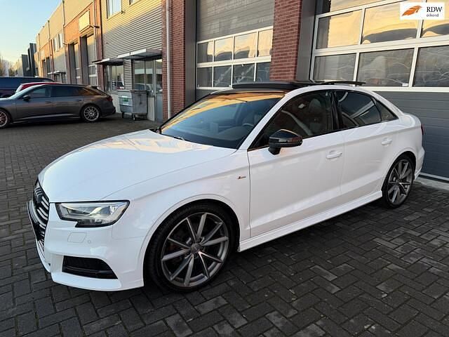 Wit Occasion 2017 Audi A3 S-Line Sedan | € 23.450 (Duur) - Afbeelding 1/4