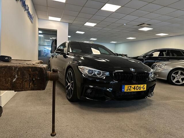 Zwart (metallic) Gebruikt 2016 BMW 418 Executive Coupé | € 14.490 - Afbeelding 1/3