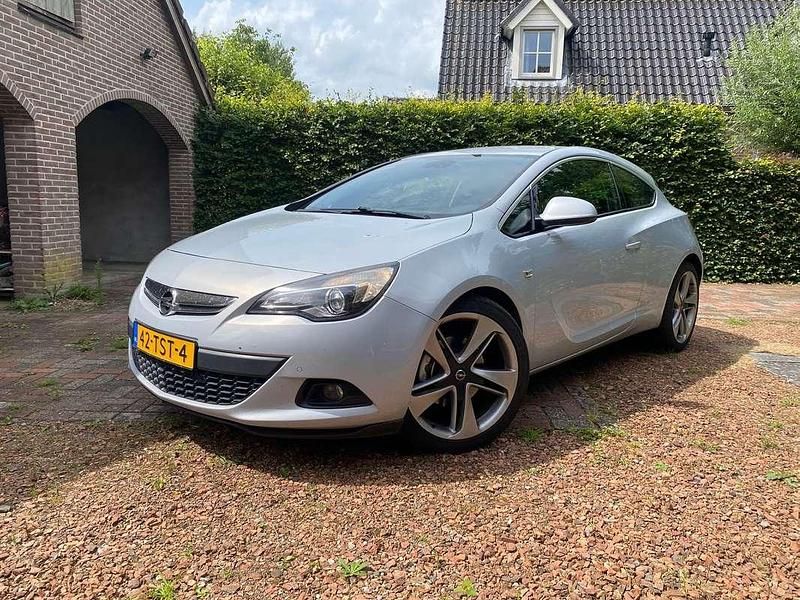 Wit Occasion 2012 Opel Astra Sport Hatchback | € 6.000 (Eerlijke prijs) - Afbeelding 1/4