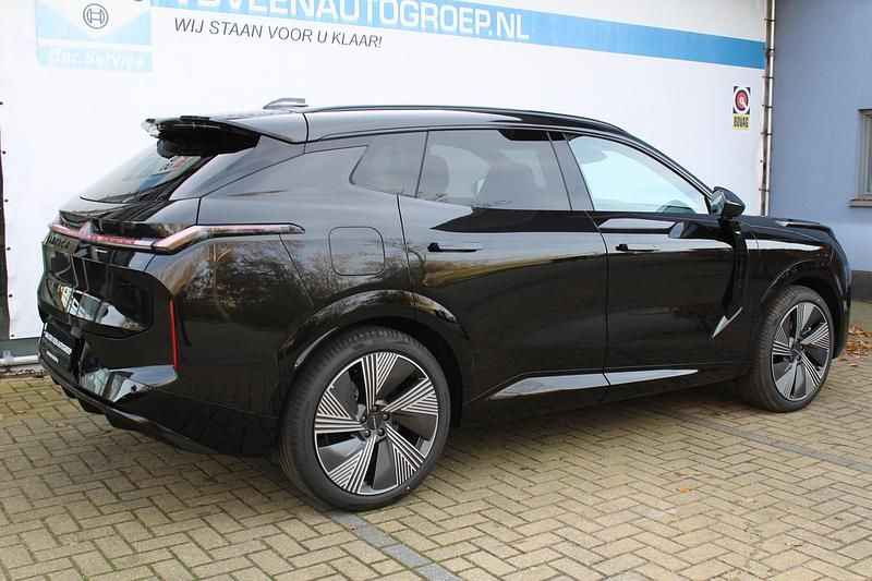 Nieuw Lynk & Co 08 349 PK (256 kW) 2025 Zwart SUV